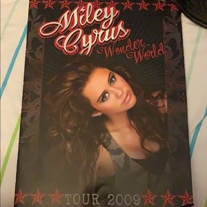 Miley Cyrus wonder world tour 2009